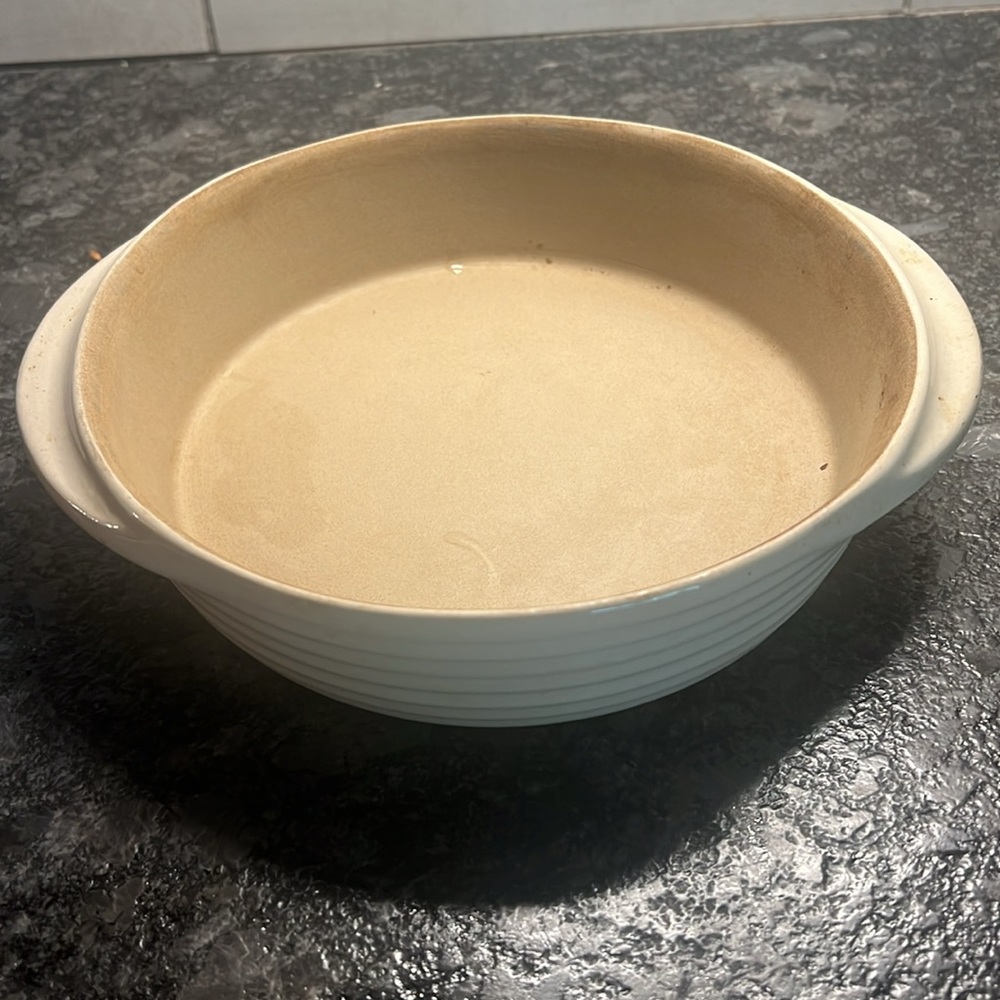 8 inch round Vintage stoneware baker by Pampered Chef. No chips or cracks